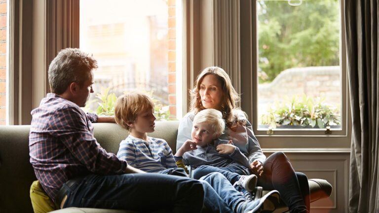 Verplicht gesprek tussen scheidende ouders en hun kinderen​ - Verder Online