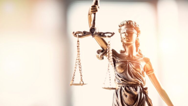 Waarom vFAS-advocaten ook gaan staken​ - Verder Online