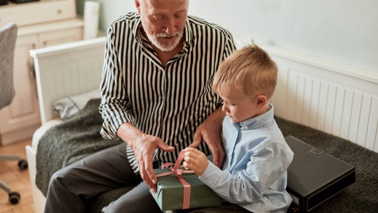 Zowel mijn man als ik willen Sinterklaas vieren met de kleinkinderen. Tips - Verder Online