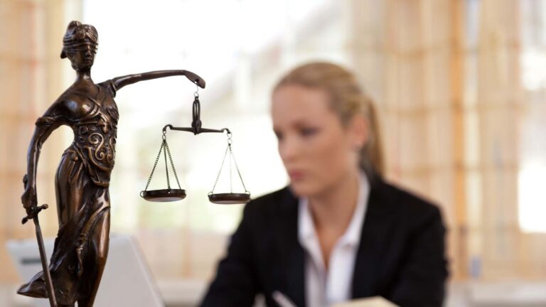 Wat kost scheiden met een advocaat-mediator - Verder Online